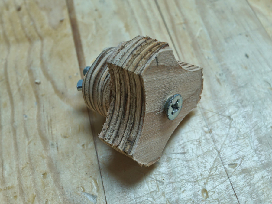 Make perfect star knobs with the help of a simple jig